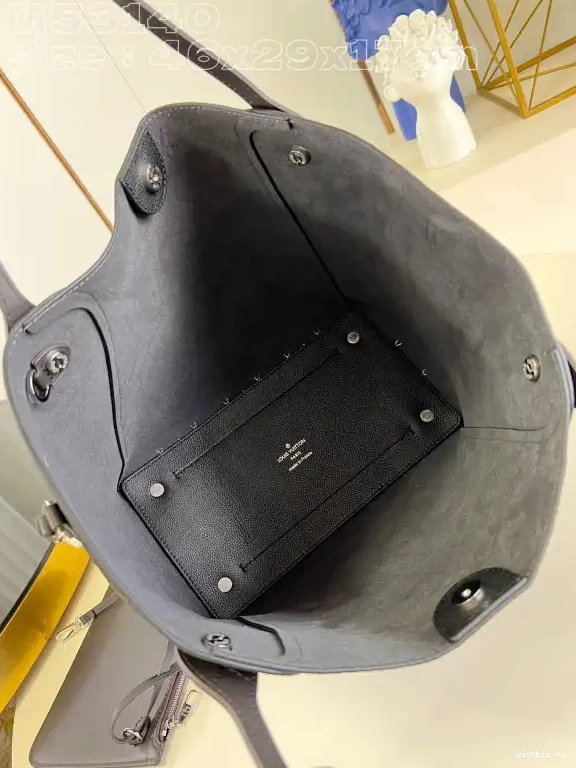 WIS x 29.5 17CM x LOUIS VUITTON HINA-46 0525